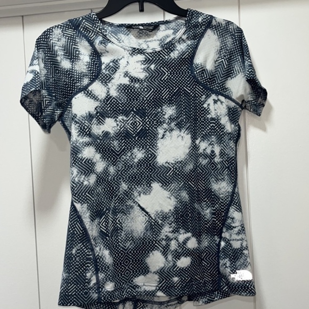 The North Face Flash Dry T Shirt Size Small Blue White Pattern Short Sleeve
